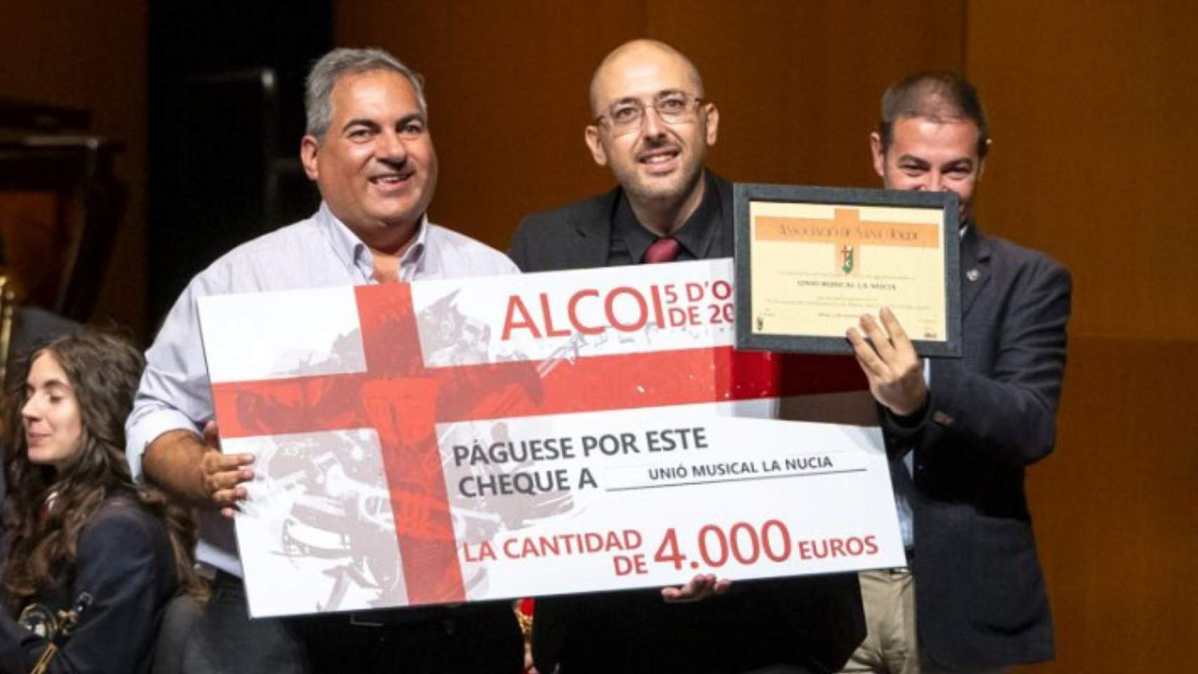 Entrega del premi als guanyadors del concurs / Foto Estudios Cyan (ASJ)