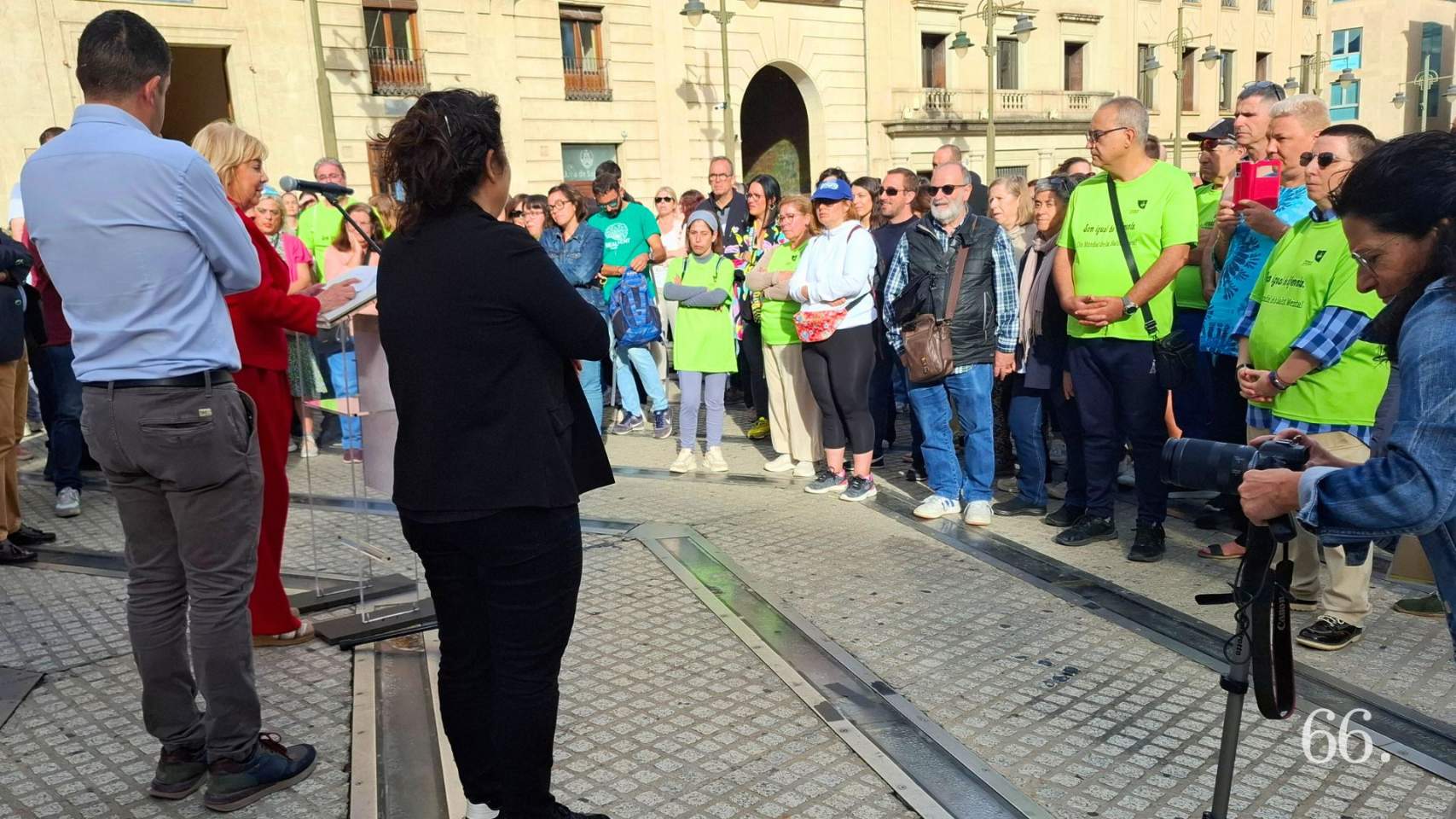 La primera activitat ha estat la lectura del manifest en la pla&ccedil;a Espanya
