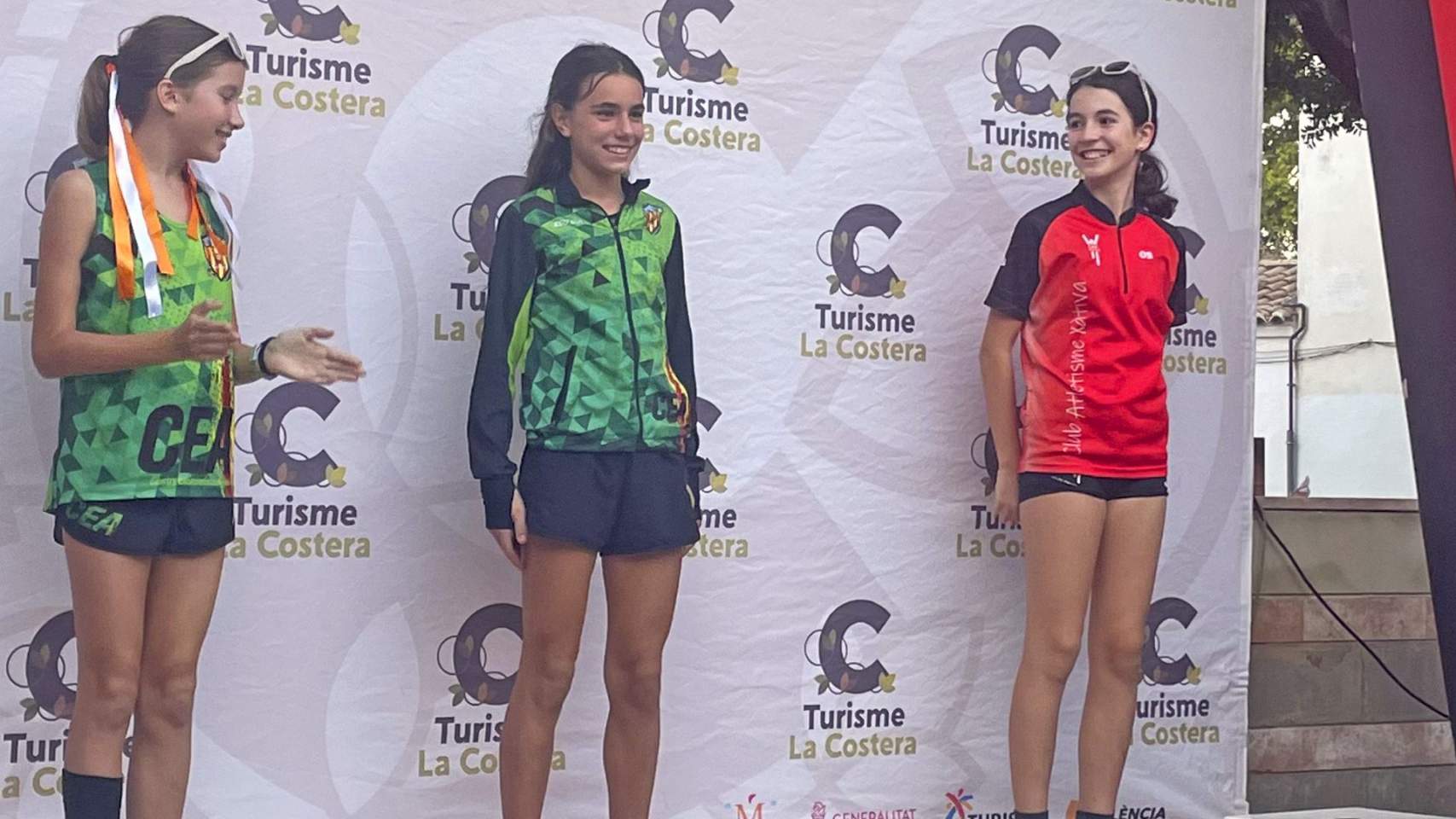 Adriana Montes i Allisa Kolganova en el podi