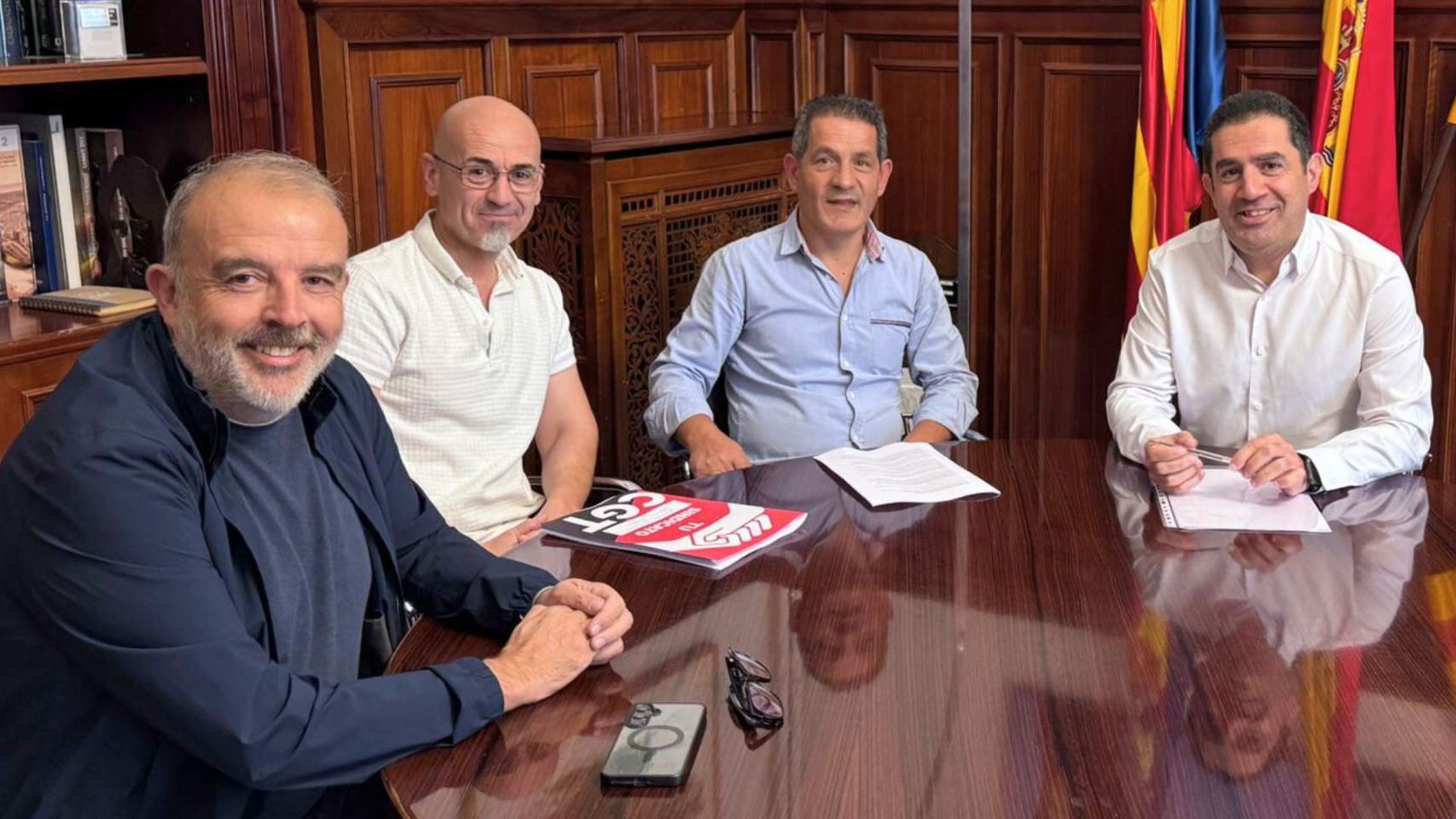 Martínez i Francés amb la delegació sindical de l'Alcoyana / Foto: AdA