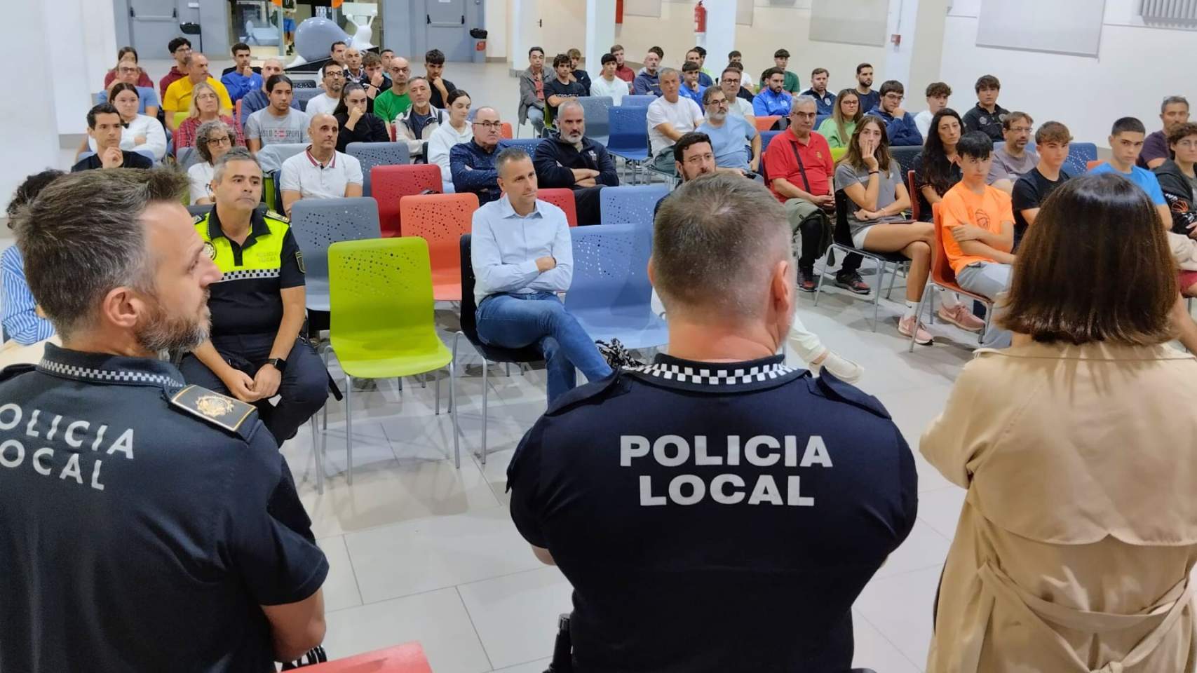 Els agents tutor de la Policia Local durant l'activitat / Foto AdA
