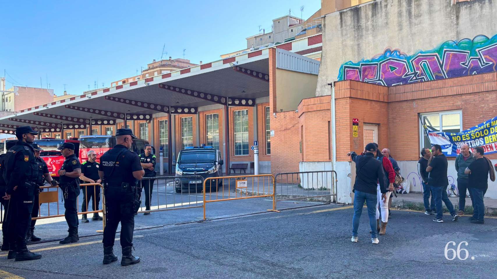 Els comité de vaga no va poder entrar en l'estació d'Alcoi en la vaga del divendres passat / Foto MRG