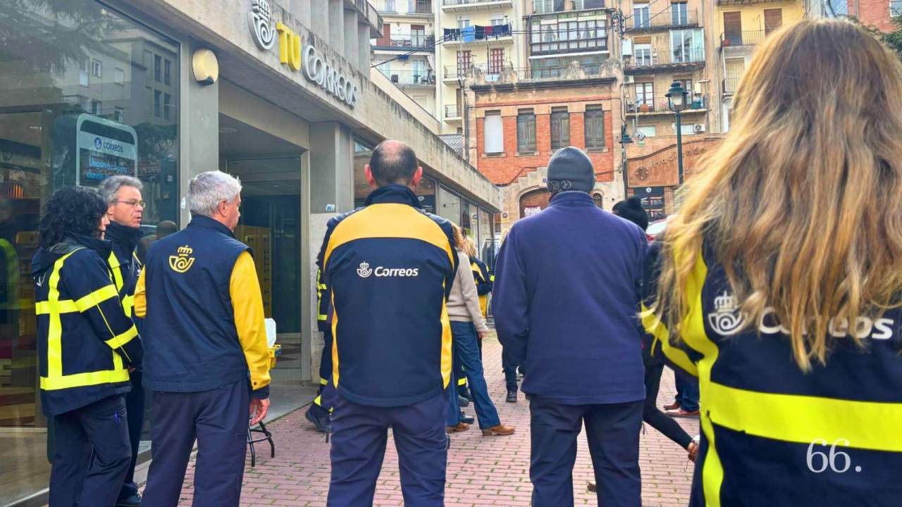 Image d'una protesta del personal de Correos en passat febrer / ARXp66