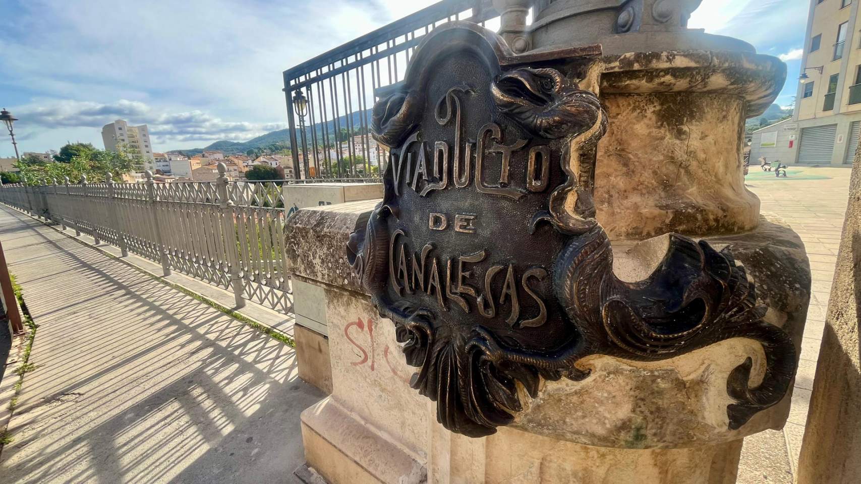 Placa en el Viaducte