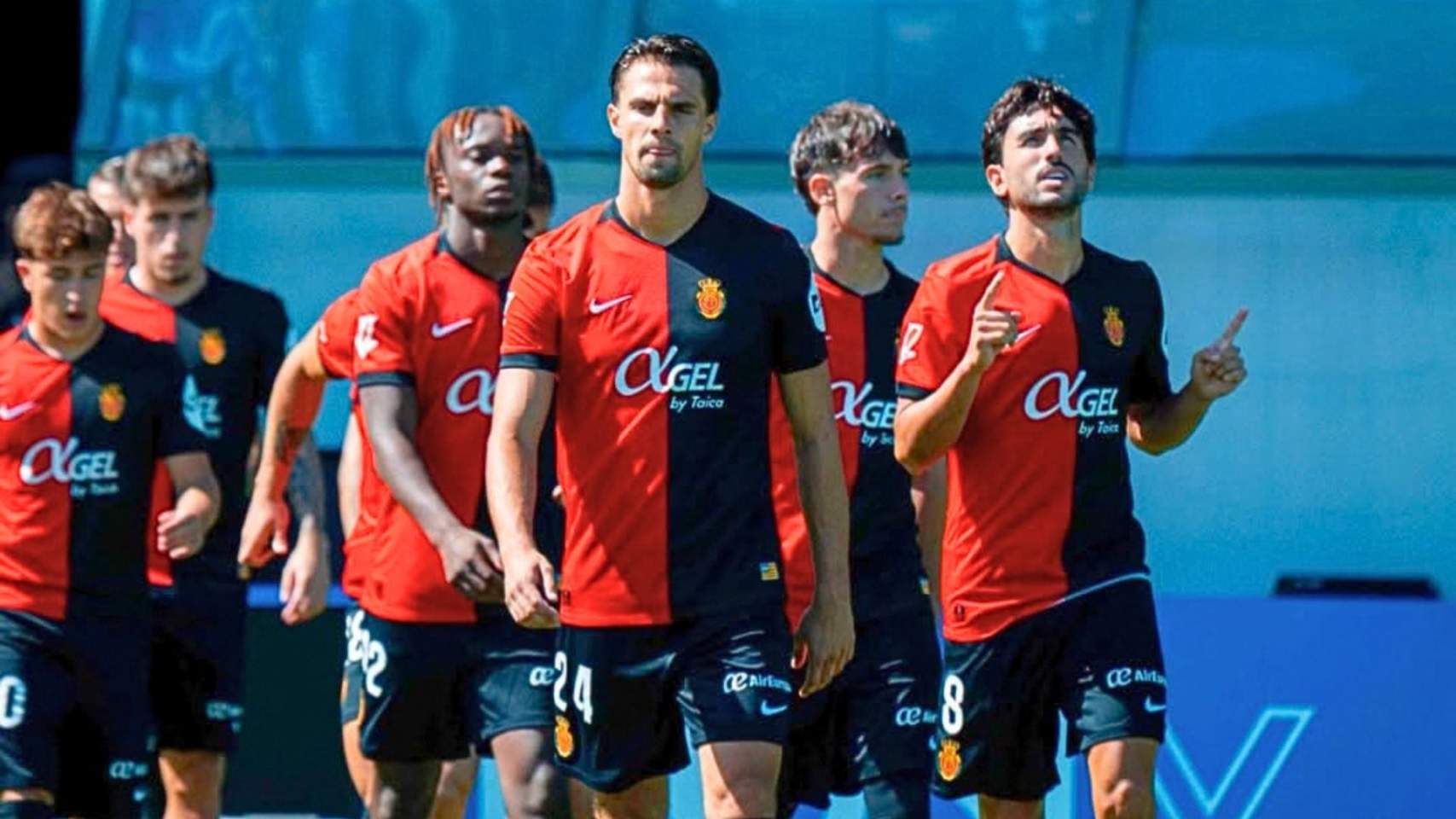 Els jugadors del Mallorca, eixint al camp / Foto: FBRCDM
