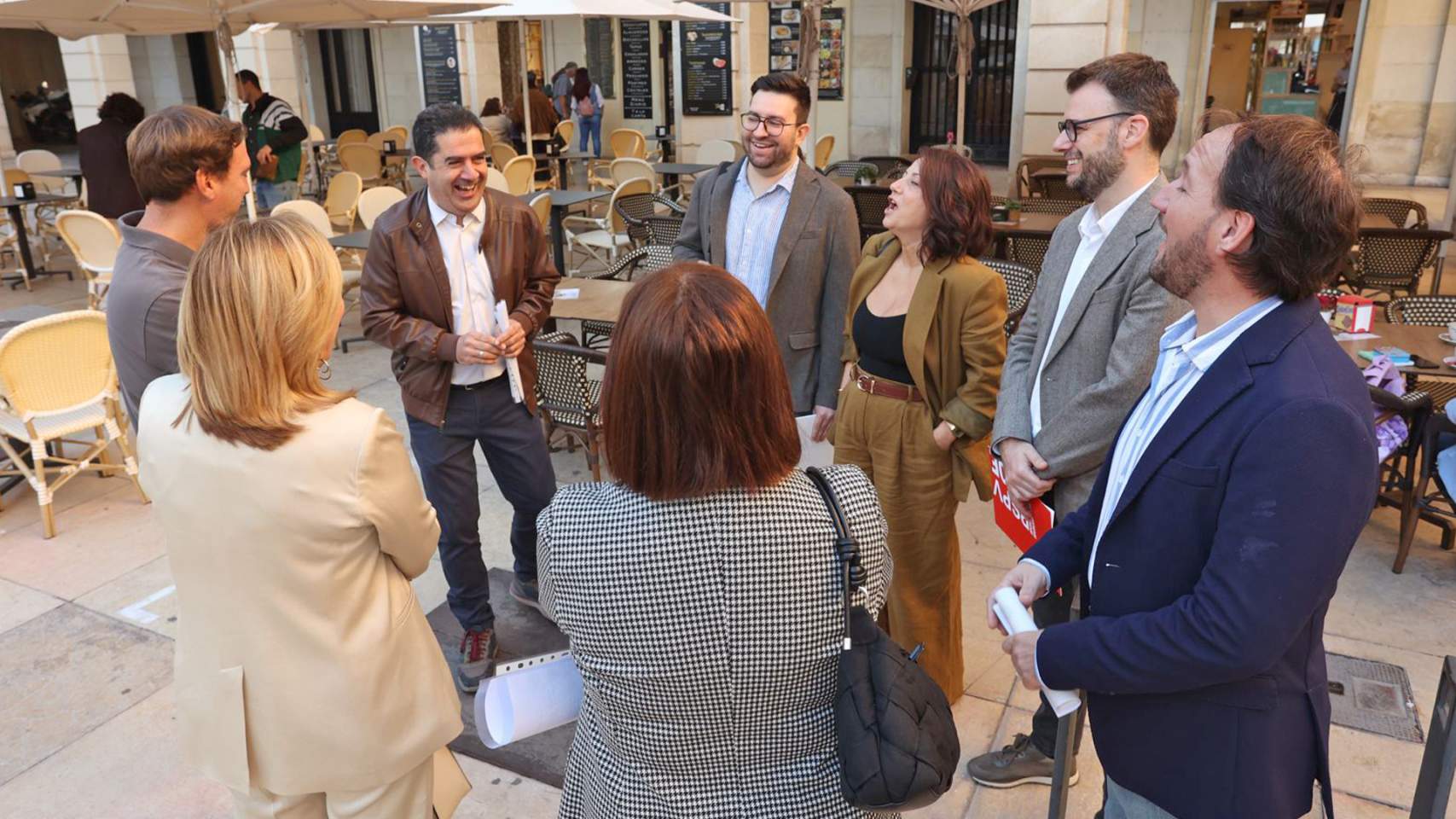 Franc&eacute;s a Alacant amb alstres membres socialistes