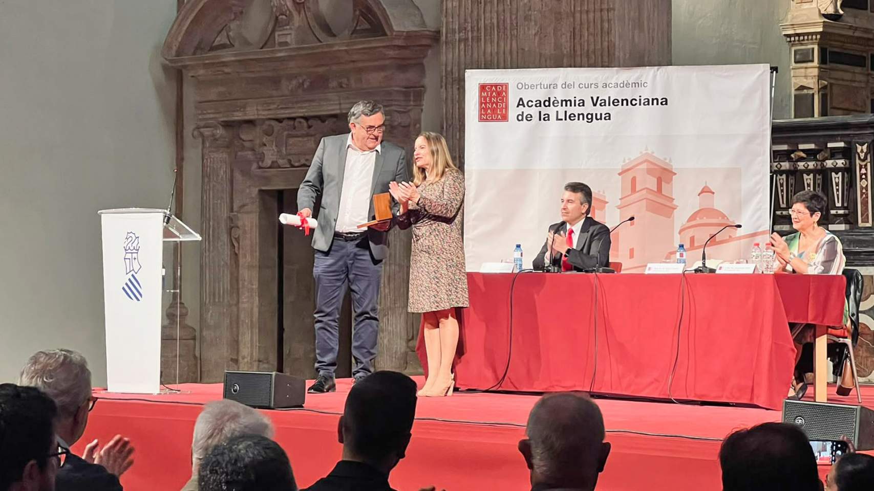 L’Acadèmia Valenciana de la Llengua obri el primer curs baix la presidència de Maria Àngels Francés