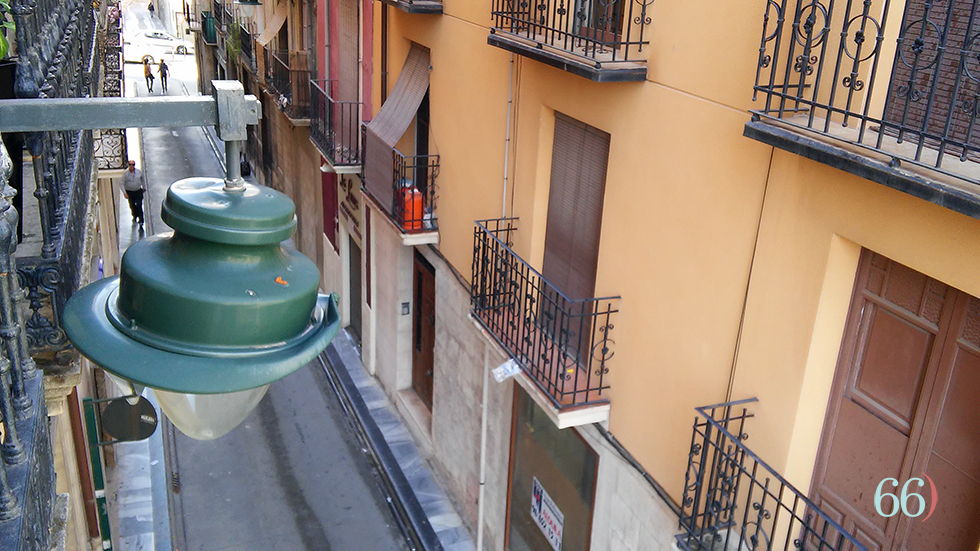 Iluminación en la calle L'Escola