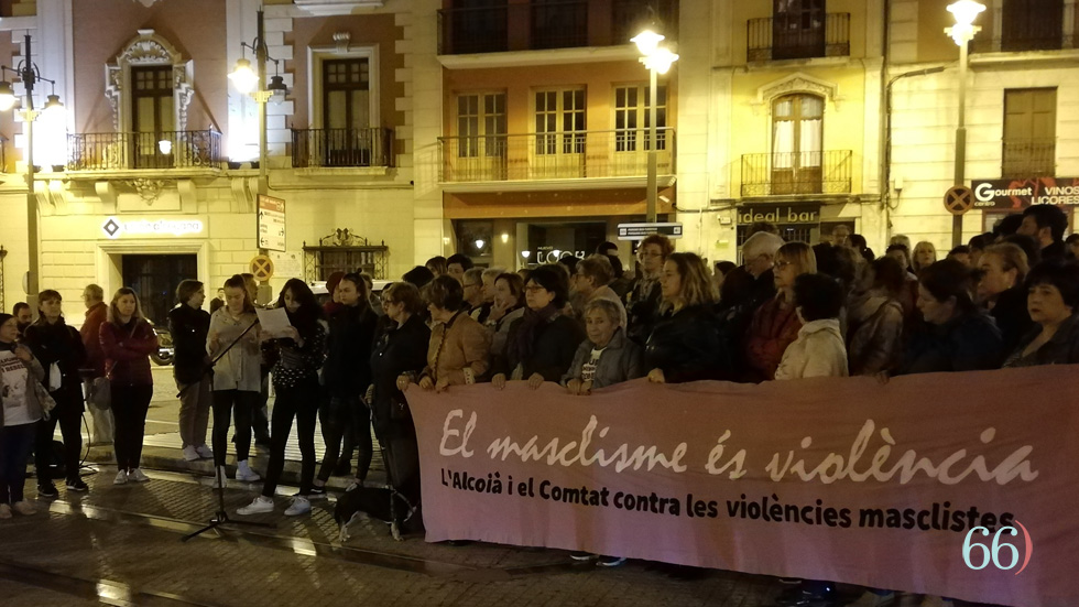 Concentració en la Plaça d'Espanya / Foto: Pagina66)