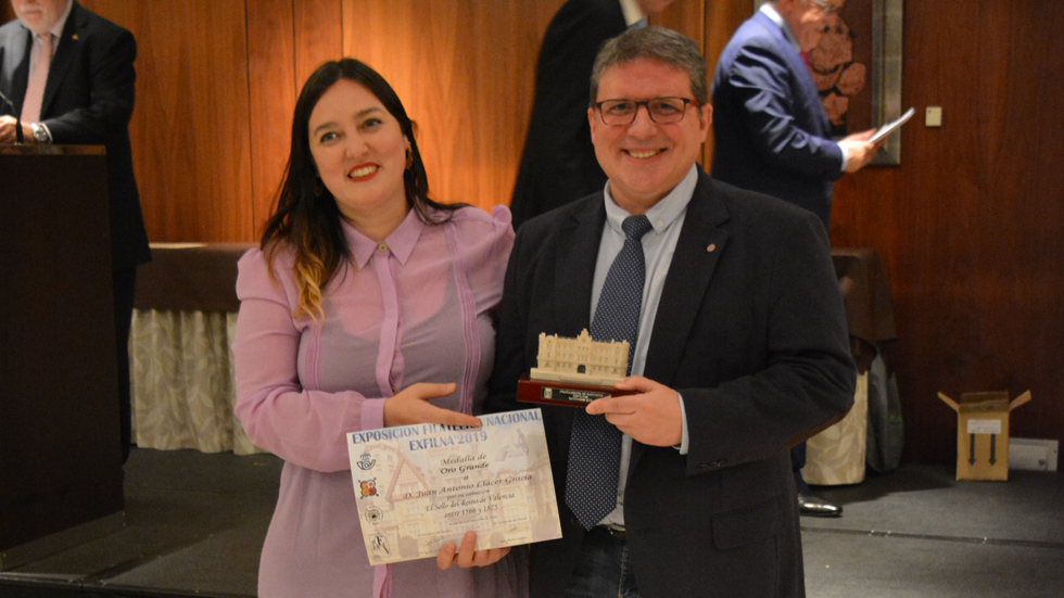 Juan Antonio Llácer rebent el premi a Santander / Foto: JALG