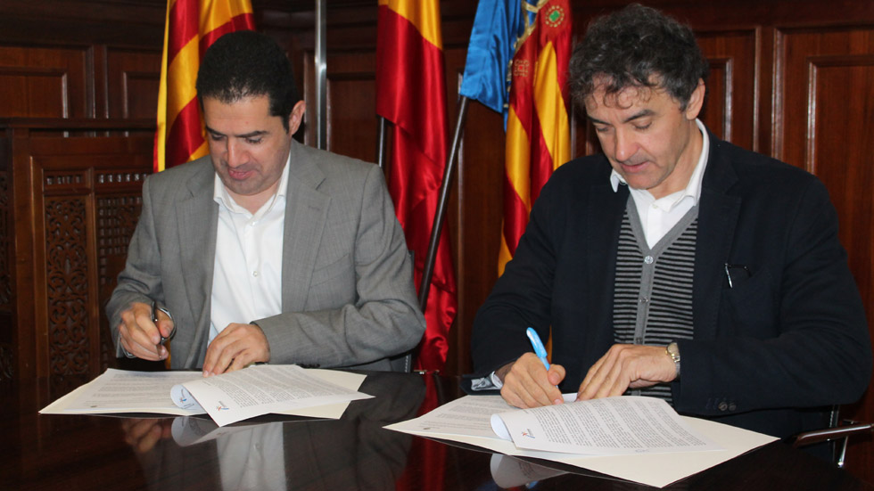 Antonio Francés y Francesc Colomer en la firma del convenio / Foto: Ajuntament Alcoi