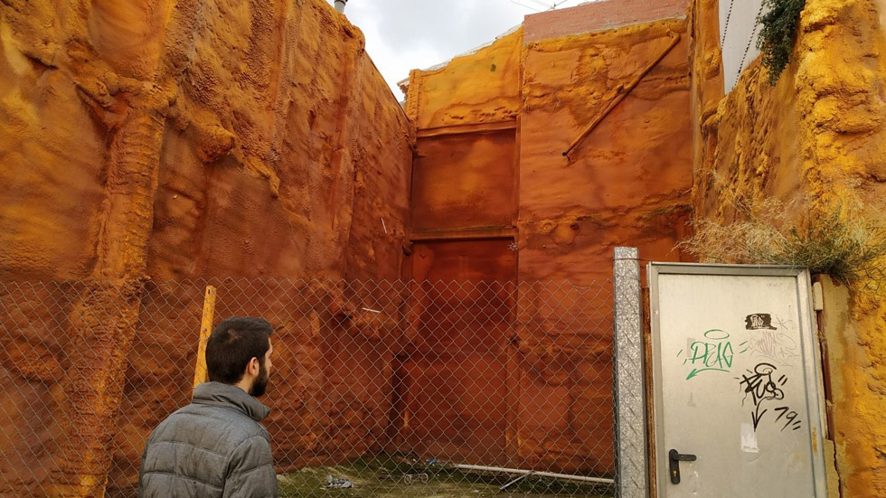 Jordi Pla visitant un solar buit de Cocentaina / Foto: C03820-C