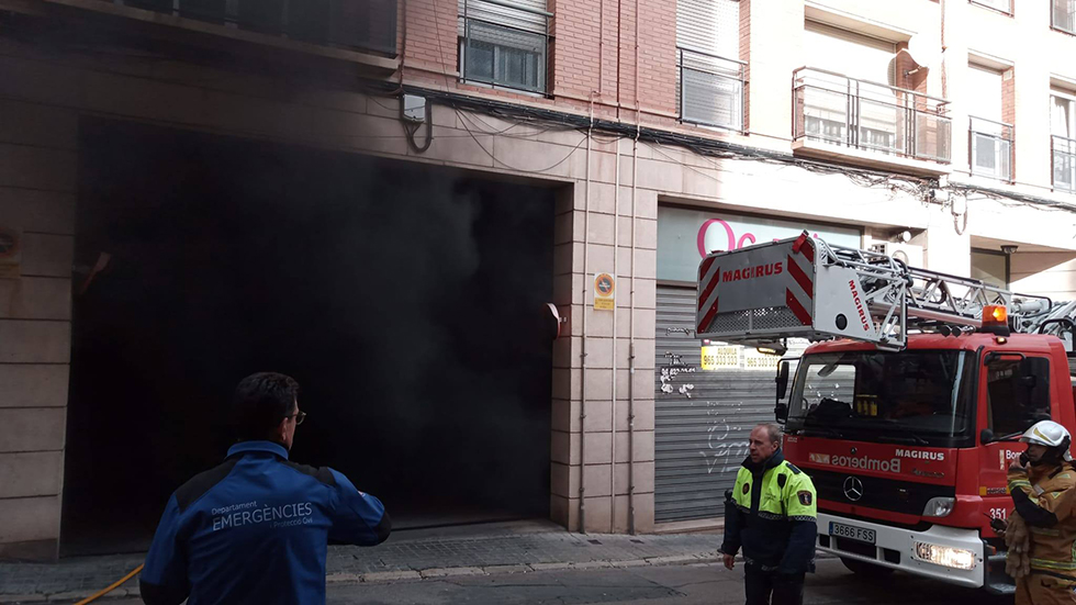 Garage incendiado / Foto: Facebook Policia Local Alcoi