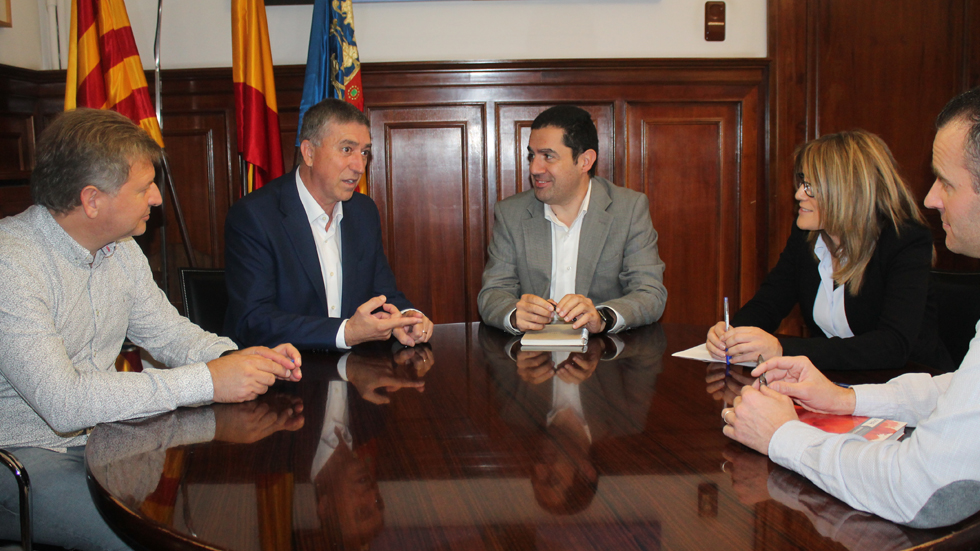 Antonio Francés y Rafa Climent con miembros de la corporación municipal / Foto: Ajuntament Alcoi