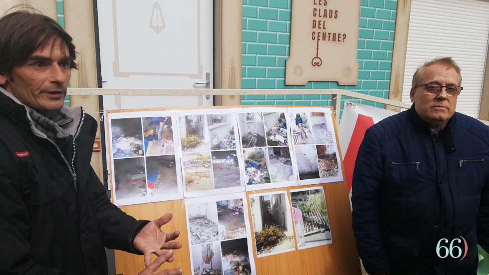 Explicación de un caso particular durante la protesta / Foto: Pagina66)