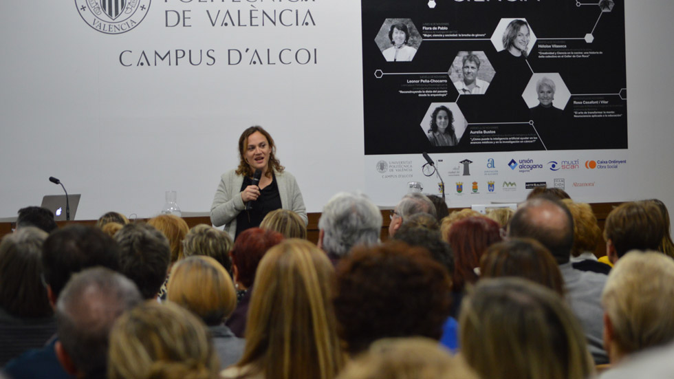 Heloïse Vilaseca durant la seua conferència / Foto: UPV