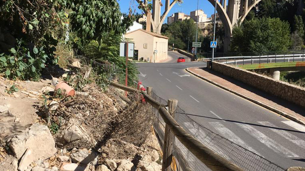 Acceso cortado en la zona del río / Foto: Guanyar Alcoi