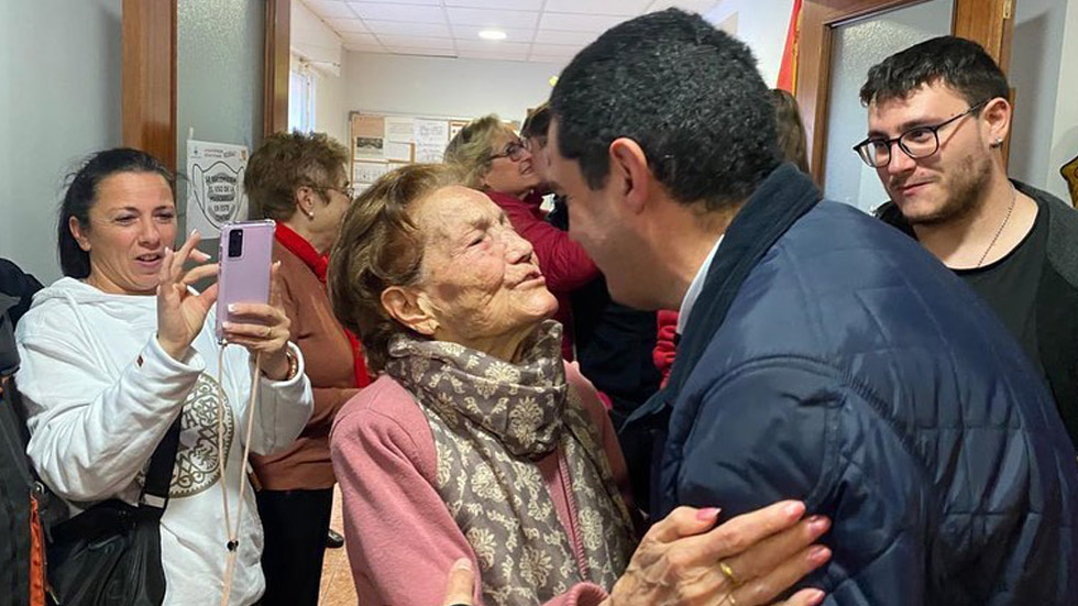 Soledad Lebrón junto al alcalde / Foto: Ayuntamiento Alcoy