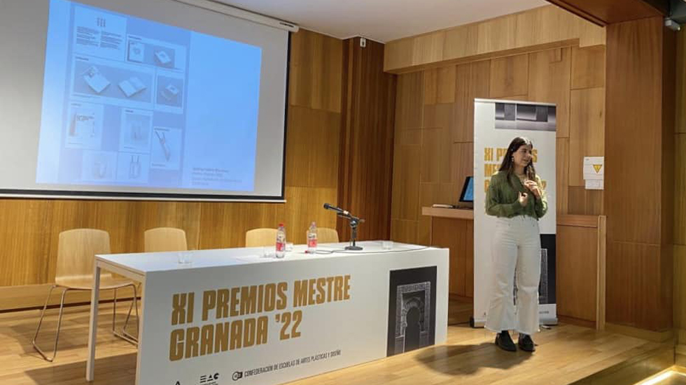 Ainhoa Valero als Premis Mestre // Foto: Facebook EASD Alcoi