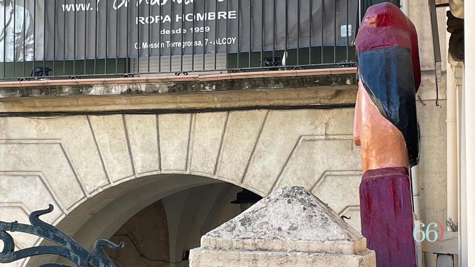 Tirisiti al balcó del Teatre Principal // Foto: SBG