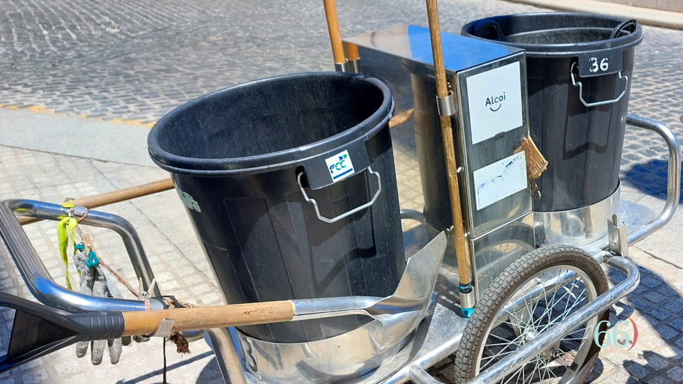 Carro de recogida de basura en Alcoy