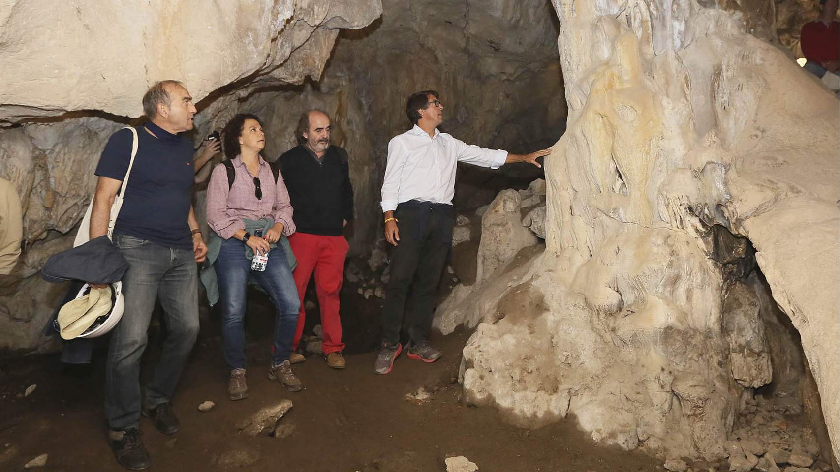 Visita institucional a la Cova de l'Or / Foto: Diputació d'Alacant