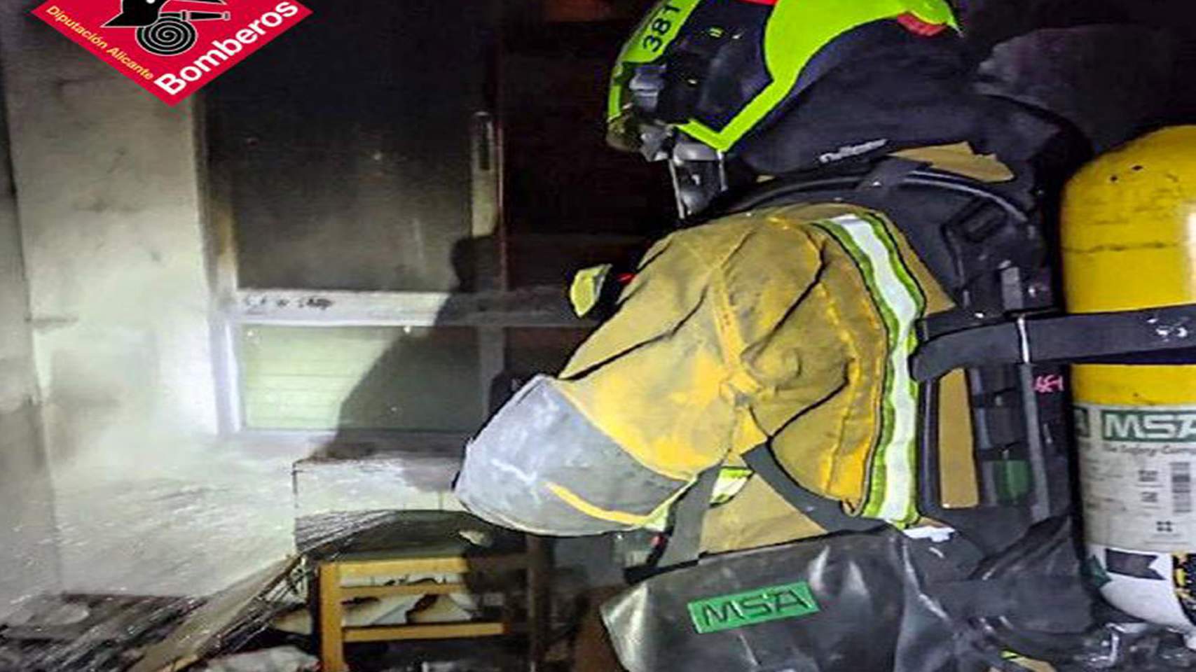 Bomberos en la vivienda afectada / Foto: Bomberos Diputación Alicante