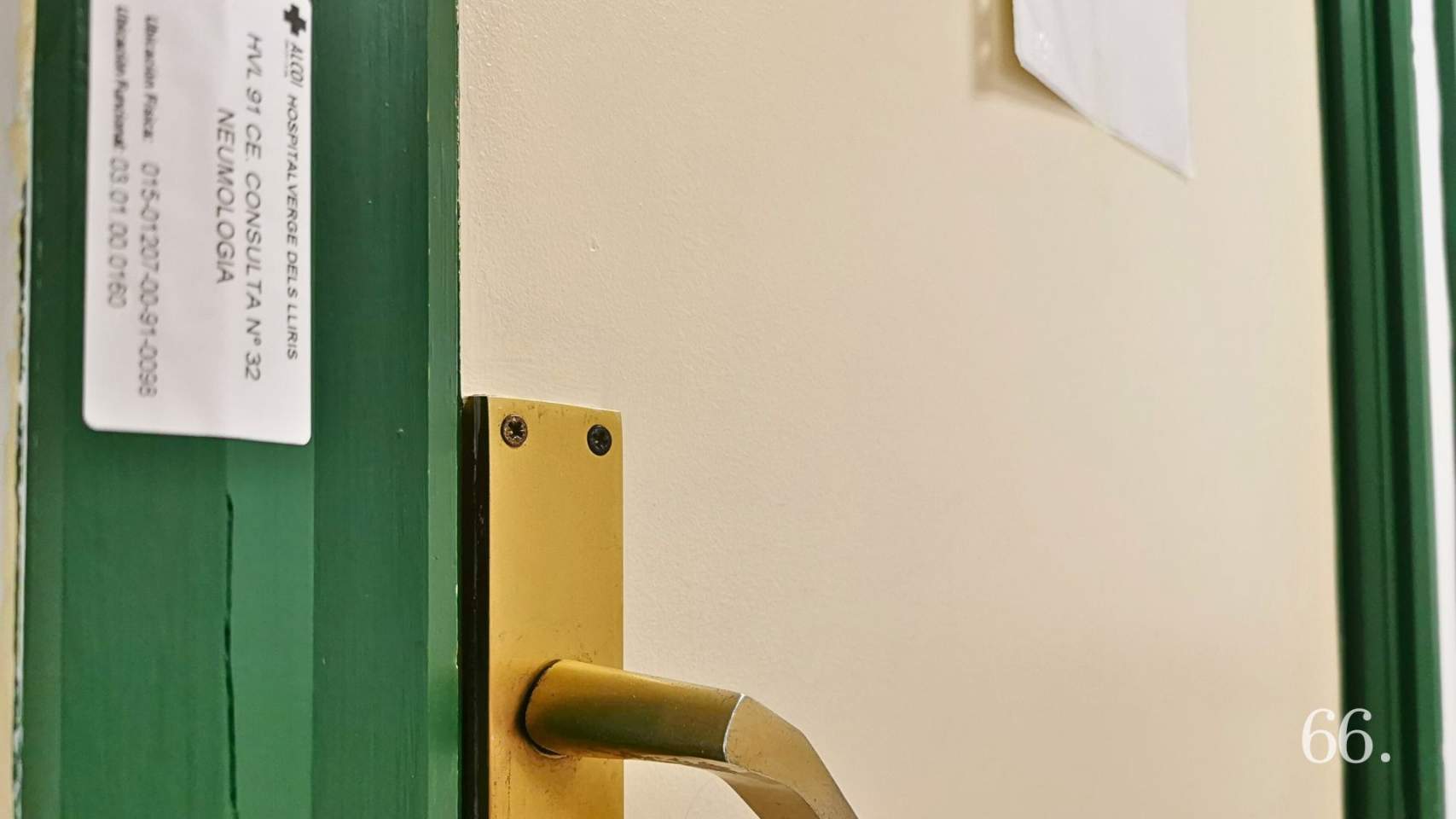 Porta de Consultes Externes en l'hospital Mare de Déu dels Lliris