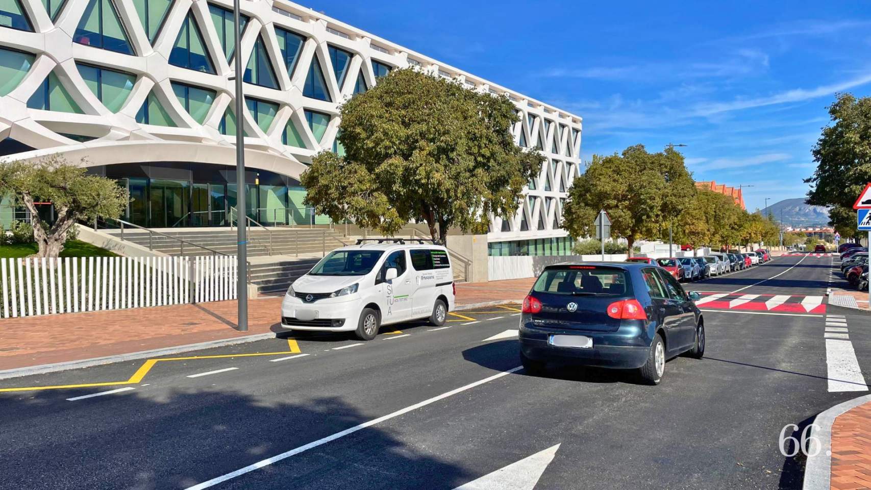 Un dels punts assenyalats pel PP és la zona de càrrega i descàrrega / Foto: MRG