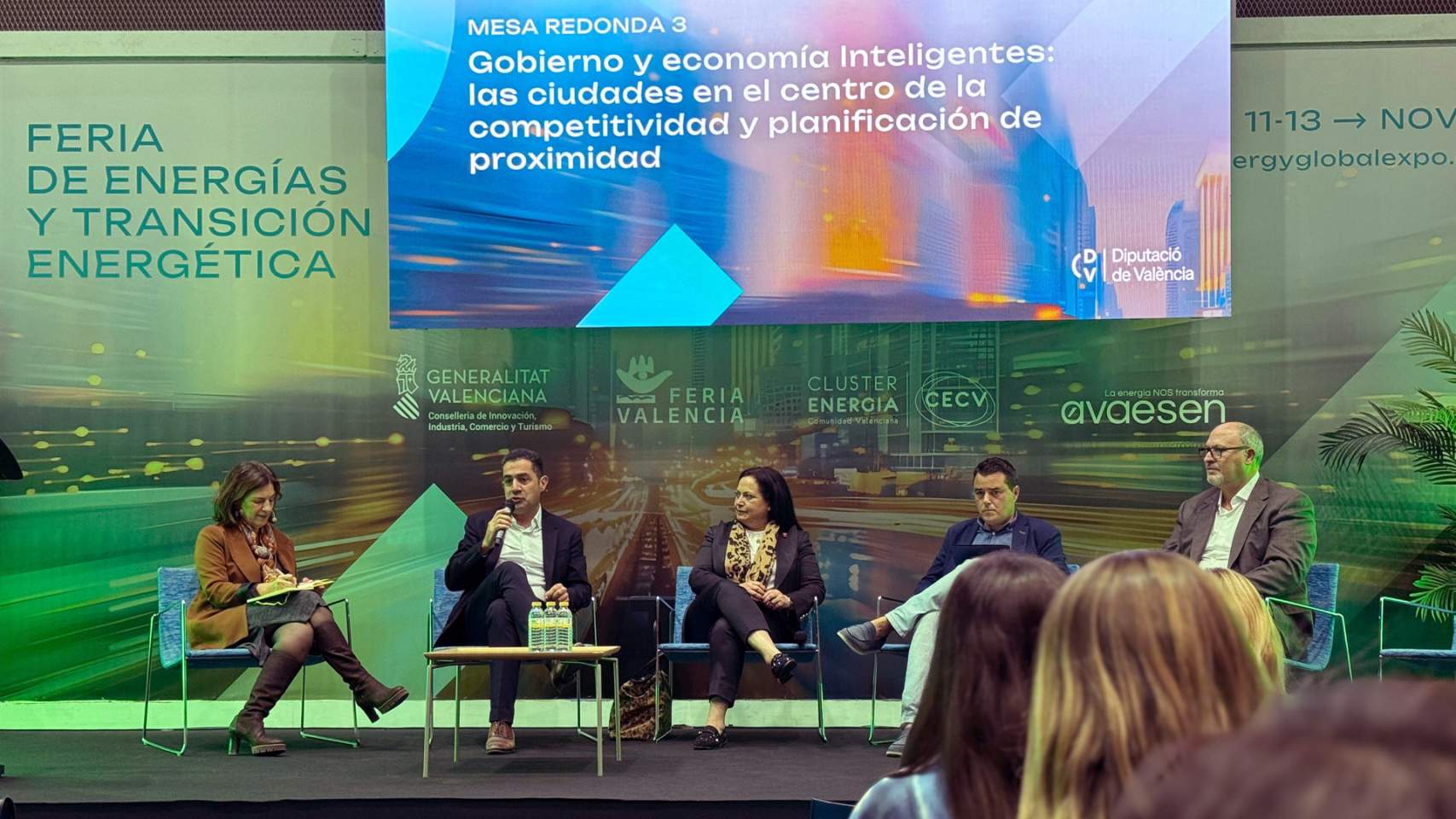 Franc&eacute;s durant la taula redona