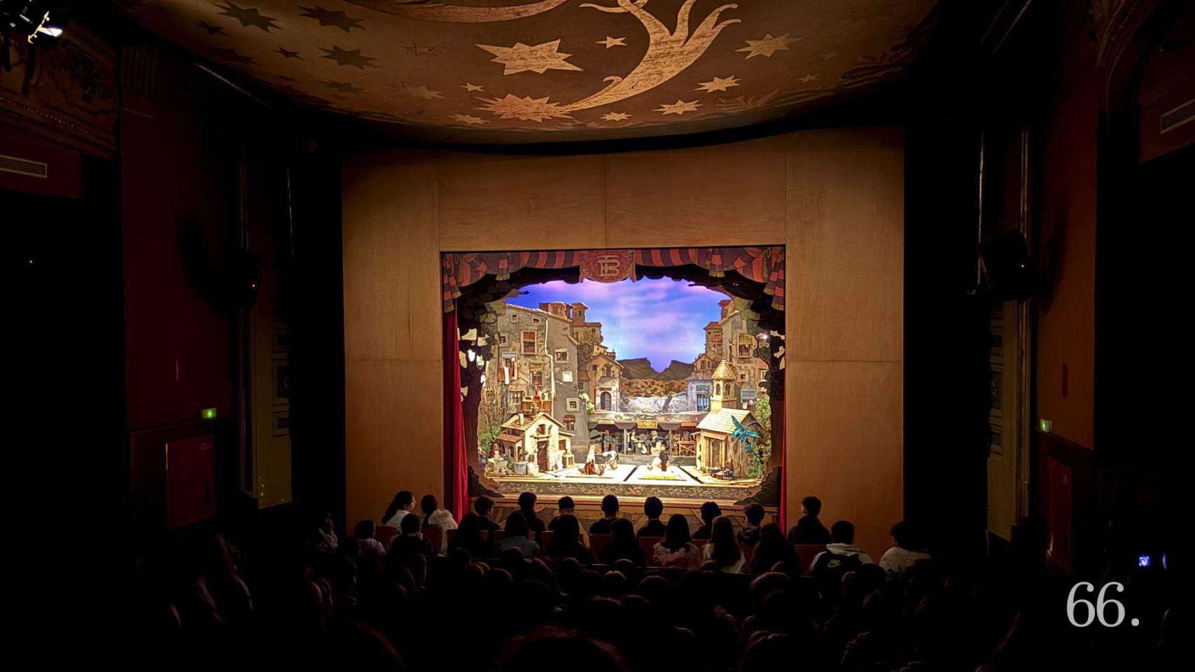 Quasi 500 joves estrenen la campanya escolar del Tirisiti