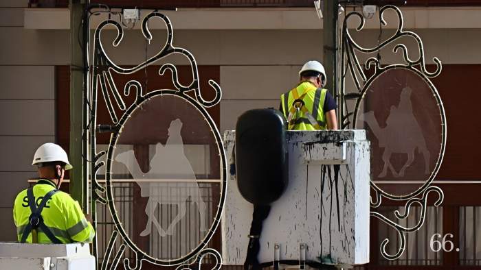 Posen les llums de Nadal en la pla&ccedil;a Espanya / Foto MRG