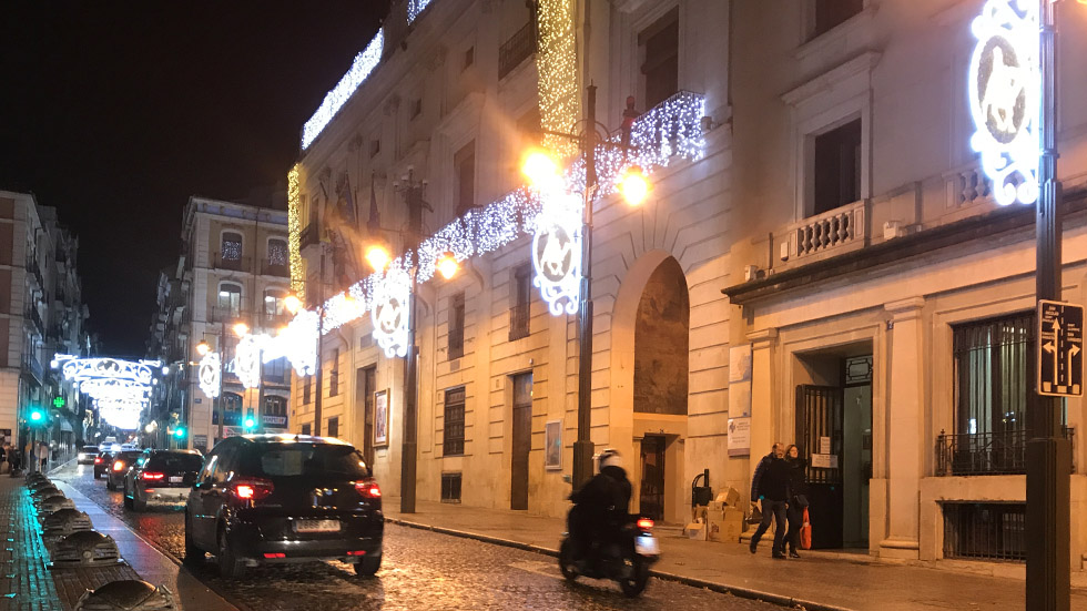 Il·luminació pròpia en la Plaça Il·luminació pròpia en la Plaça