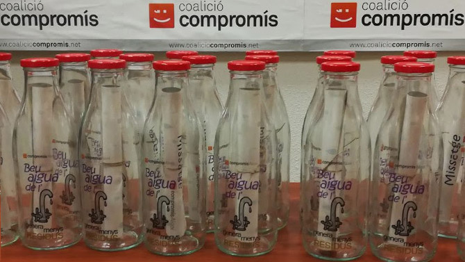 Las botellas recomiendan beber del grifo / Foto CPM
