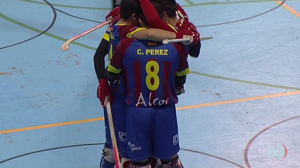 Los jugadores del Alcodiam celebran un gol frente al Vendrell