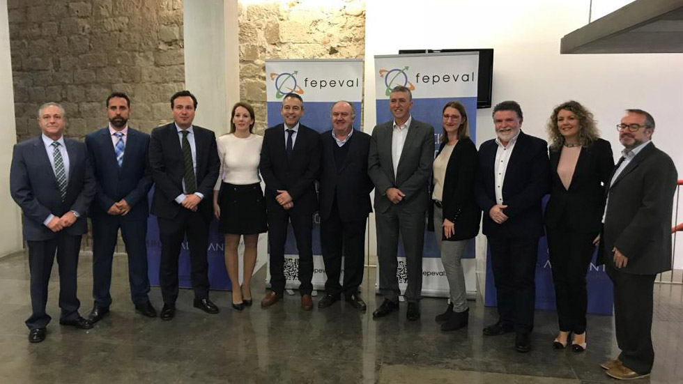 Miembros de FEDAC y Fepeval reunidos con Rafa Climent / Foto: FEDAC