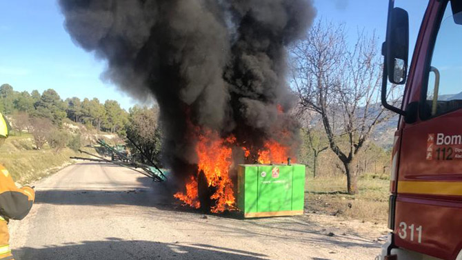 Tractor en flames / Foto: Parc de Bombers de Cocentaina