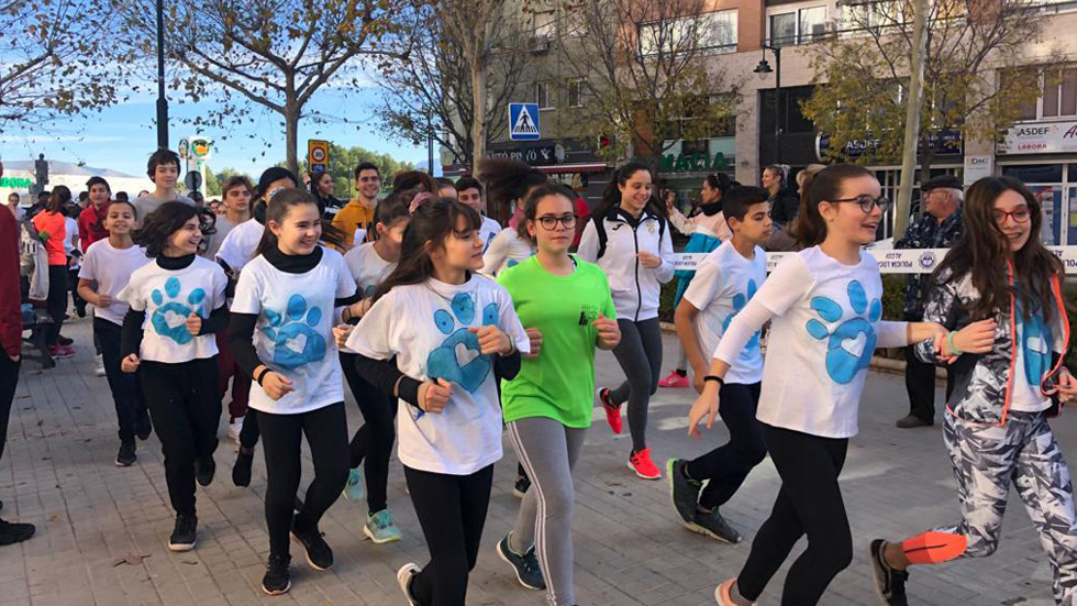 Alumnes de l'IES Cotes Bixes en la cursa /  Foto: IESCB