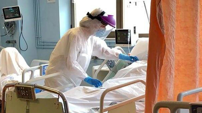 Sanitario trabajando en el Hospital Virgen de los Lirios / Foto: FB Salud DS Alcoy