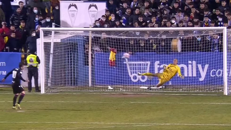 José Juan parando el penalti decisivo a Bardhi / Foto: Captura DAZN