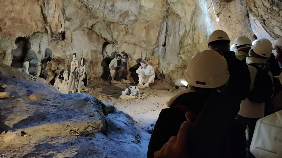 Visita a la Cova de l'Or d'Agres