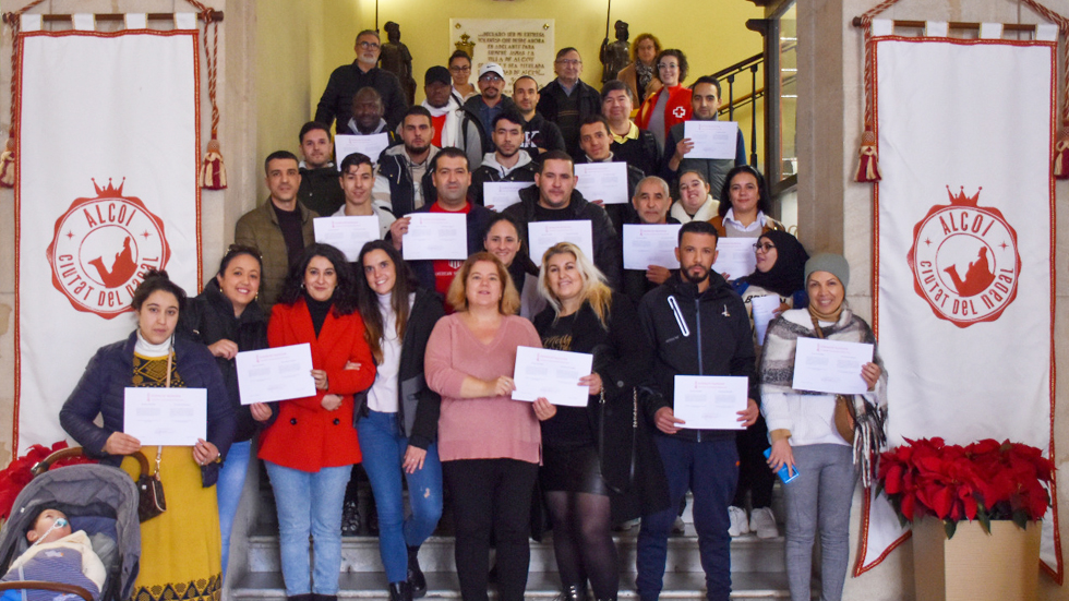Diplomas a los participantes / Foto: Ayuntamiento Alcoy