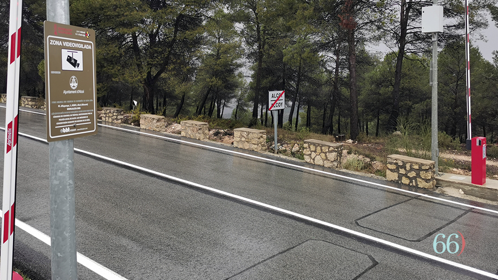 Barreras de acceso a la Font Roja