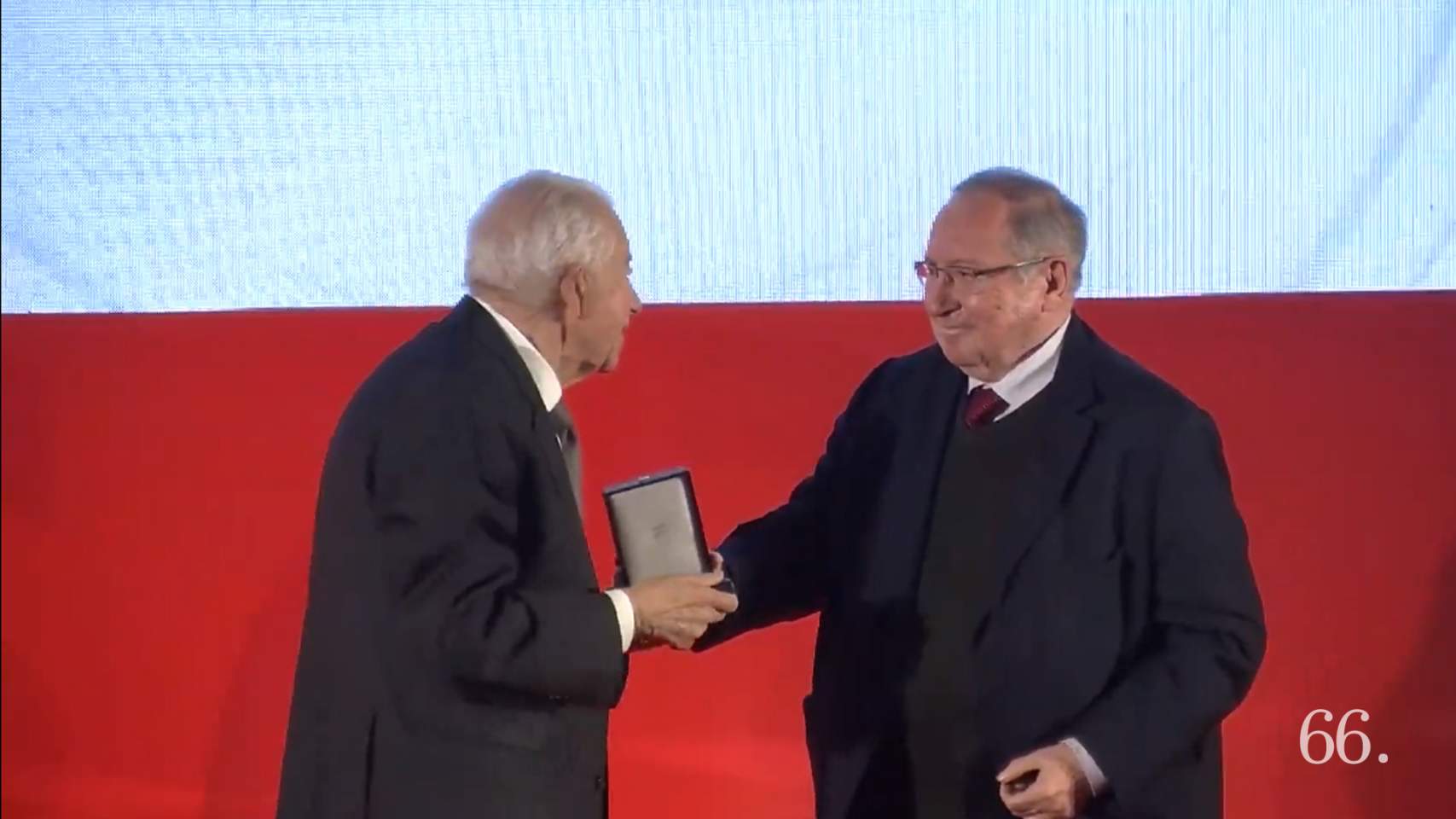 Medalla de oro al fallecido Enrique Rico en los premios C&aacute;mara 2023 // Foto: Arxiu Pagina66