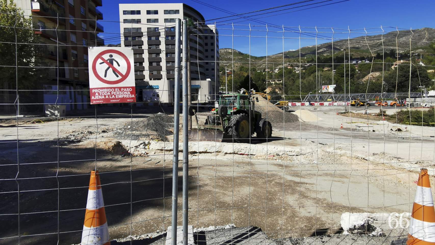 Obras en la rotonda norte de Alcoy