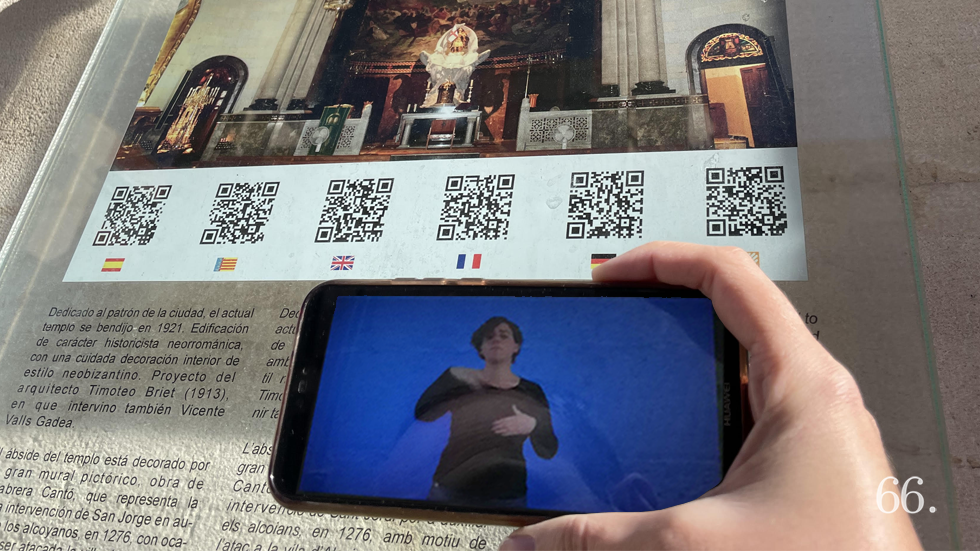 Accesibilidad para personas sordas en paneles informativos