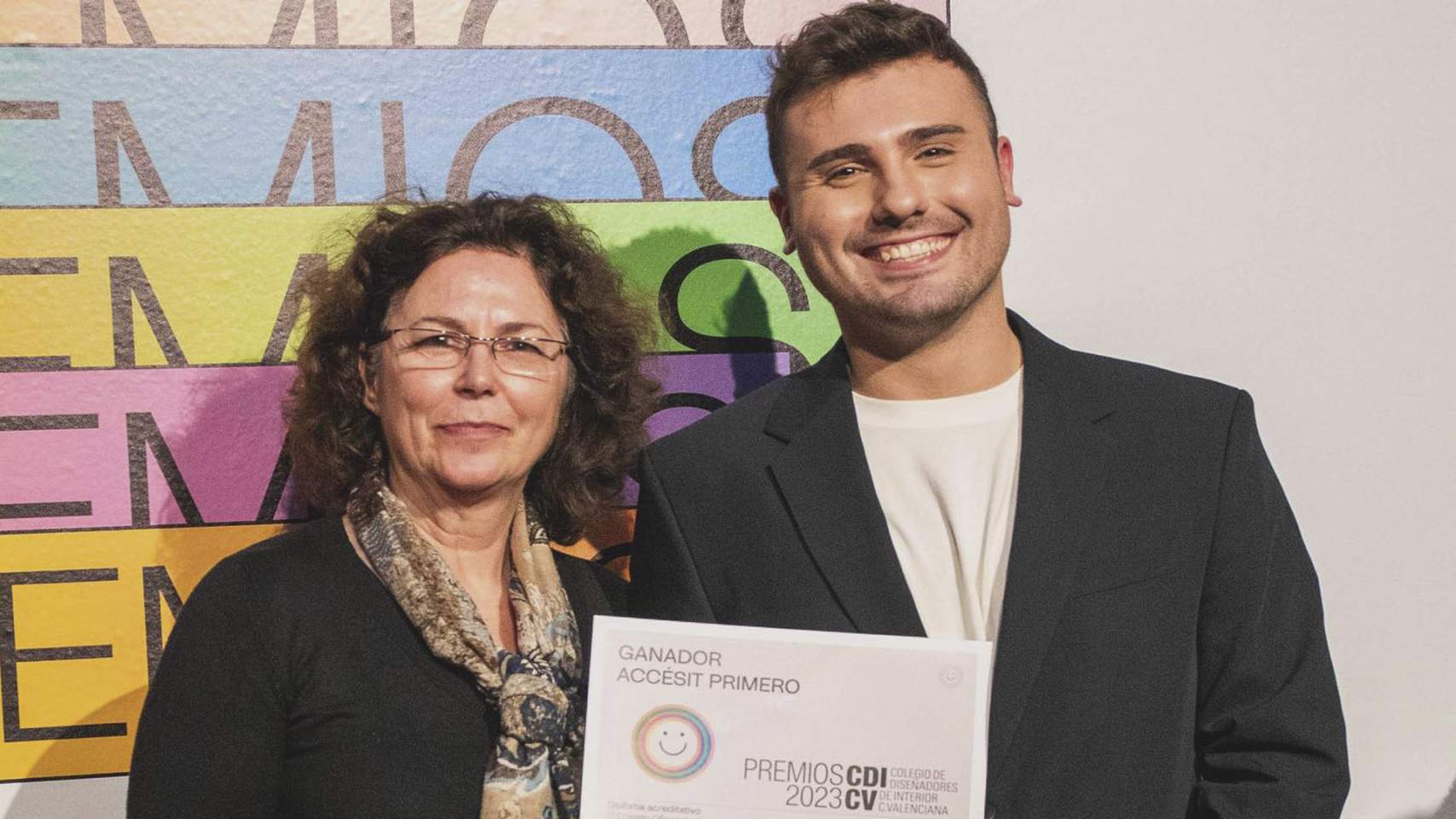 Pilar Blasco i Pedro Guardiola amb el premi / Foto: Juan Manuel Villa Gil @loannes_media i Ainhoa ​​Vela Garc&iacute;a @galeriavelta