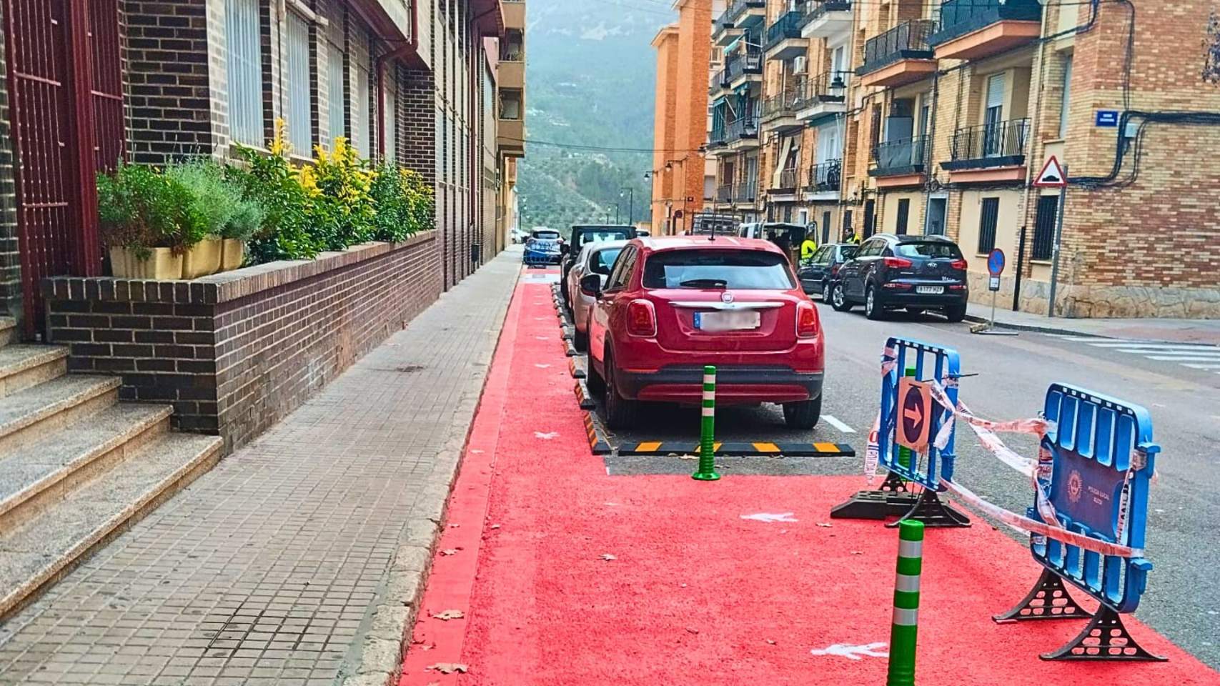 Con la ampliación de la zona peatonal buscan evitar los atascos por aparcamientos en doble fila / Foto ADA