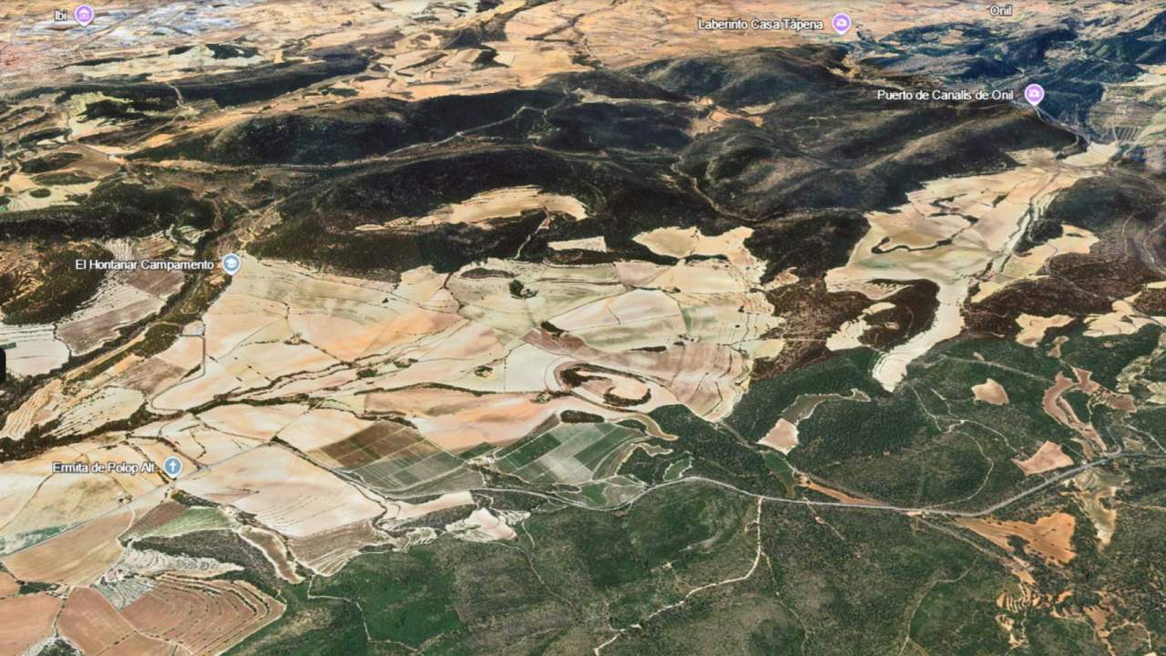 La planta proyecta ocupar 70 hectáreas de terreno agrícola entre Mariola y Font Roja