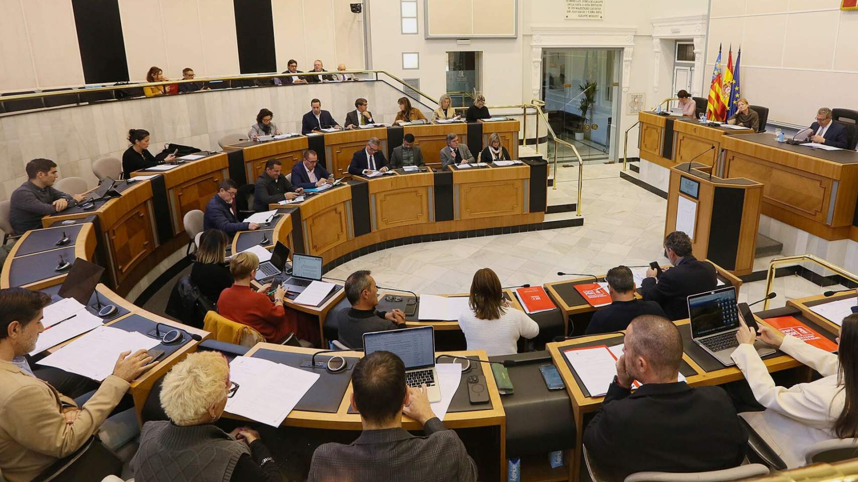 La Diputació d’Alacant deixa en mans de la Generalitat el manteniment dels caixers rurals